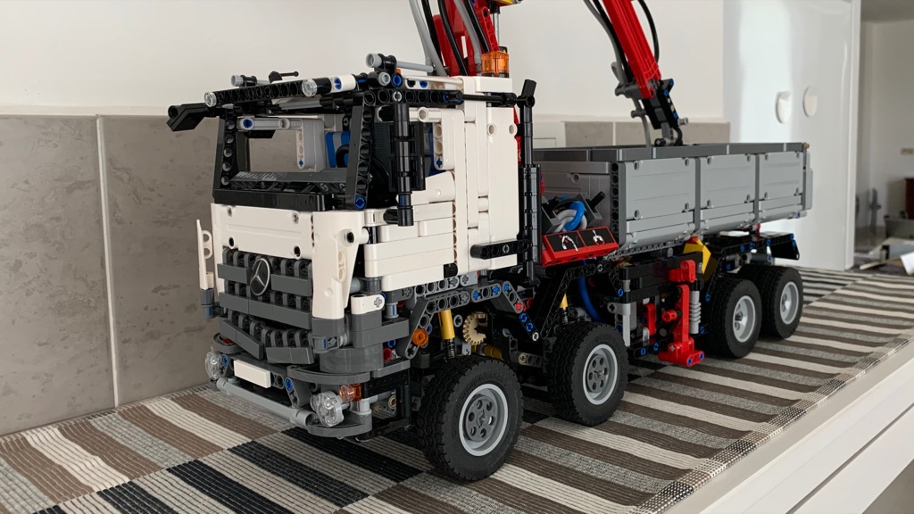 Lego Technic Mercedes-Benz Arocs 3245